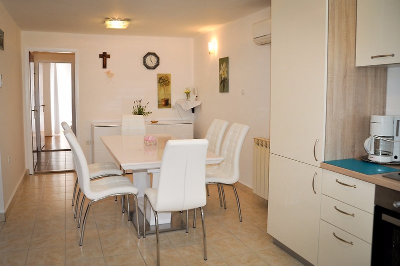 KITCHEN WITH DINING ROOM
