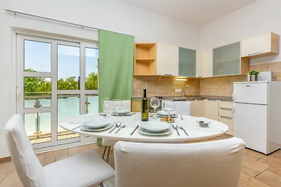 Ferienwohnung SEA VIEW mit Pool, Meerblick, Garten und Grill 400m vom Strand