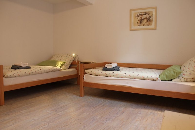 Schlafzimmer 2 mit zwei Einzelbetten 90x200