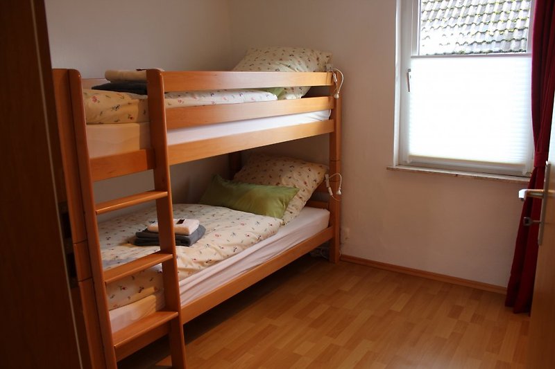 Schlafzimmer 6 mit Etagenbett 90x200 (nur über Schlafzimmer 2 erreichbar)