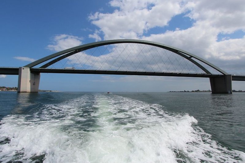 Mit dem Angelboot an der Fehmarnsundbrücke
