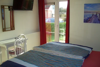 Schlafzimmer EG mit kleiner Terrasse Schlafzimmer EG mit kleiner Terrasse