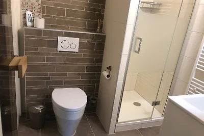 Duschbad , Waschtisch und WC im 1. OG mit Sauna Duschbad , Waschtisch und WC im 1. OG mit Sauna