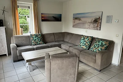 Viel Platz auf der Sitzgruppe Viel Platz auf der Sitzgruppe