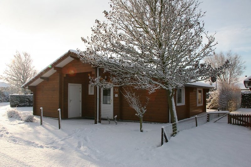 Ferienhaus im Schnee