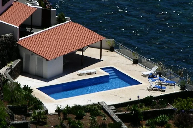 Pool Terrace shared with Villa Atlantica and Casa das Pedras