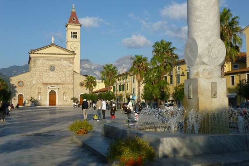 Marina di Carrara: der Hauptplatz