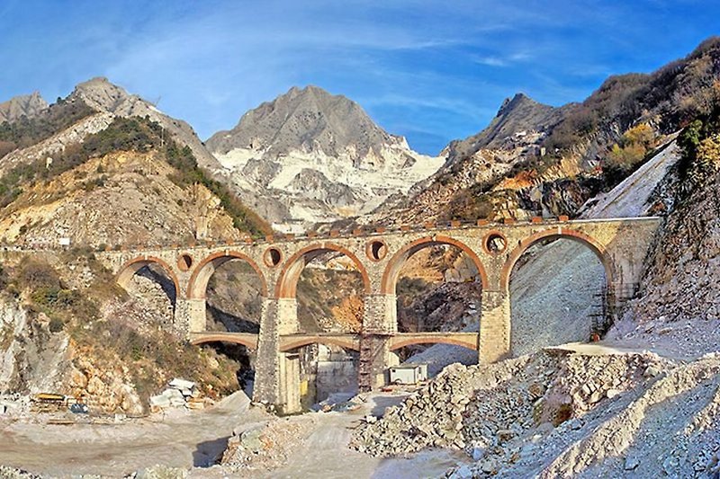 Carrara: Fantiscritti (i ponti Vara)