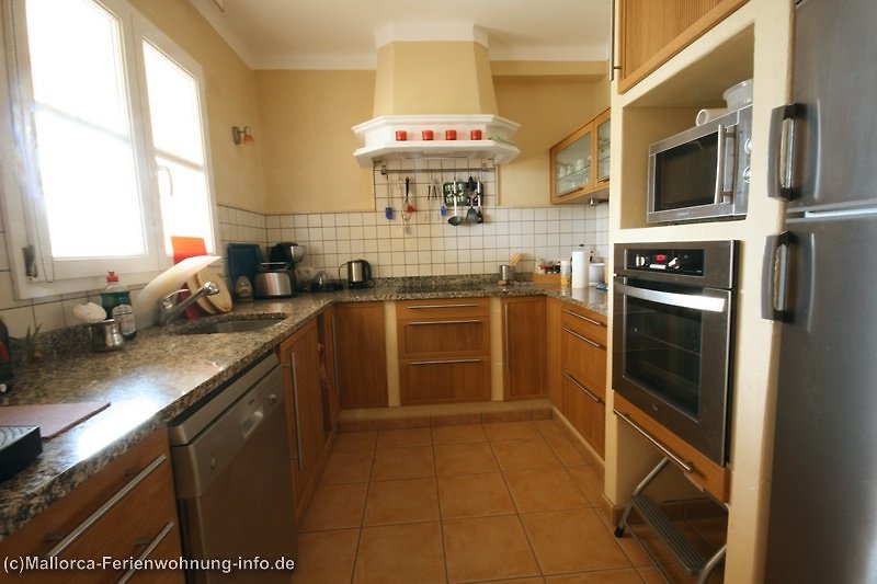 Fully equipped kitchen: dishwasher, electric stove, ceramic hob, espresso and filter coffee machine, toaster, fridge-freezer, filtered drinking water...