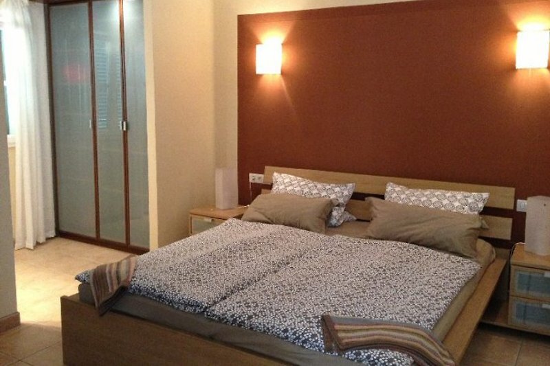 Grosses Schlafzimmer mit Klimaanlage, Ankleide, Doppelbett 180x200, Bad e suite