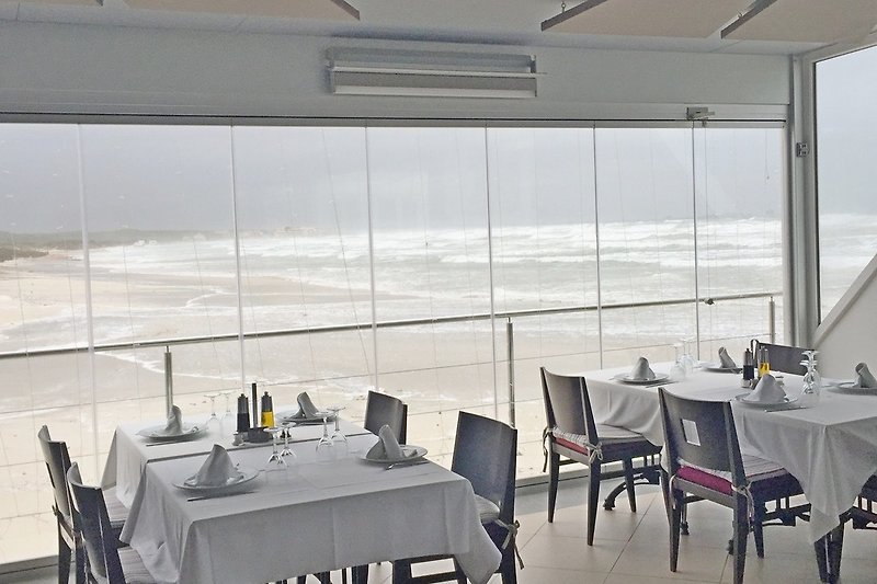 Der Stranden Sa Rápita, auch  im Winter sind verschiedene Restaurants geöffnet