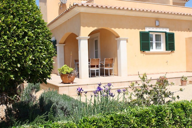 Ferienhaus Lavanda für 4 Personen in ruhiger Lage, mit privatem Garten, Sonnenliegen, Gartengrill, überdachter Terrasse 
