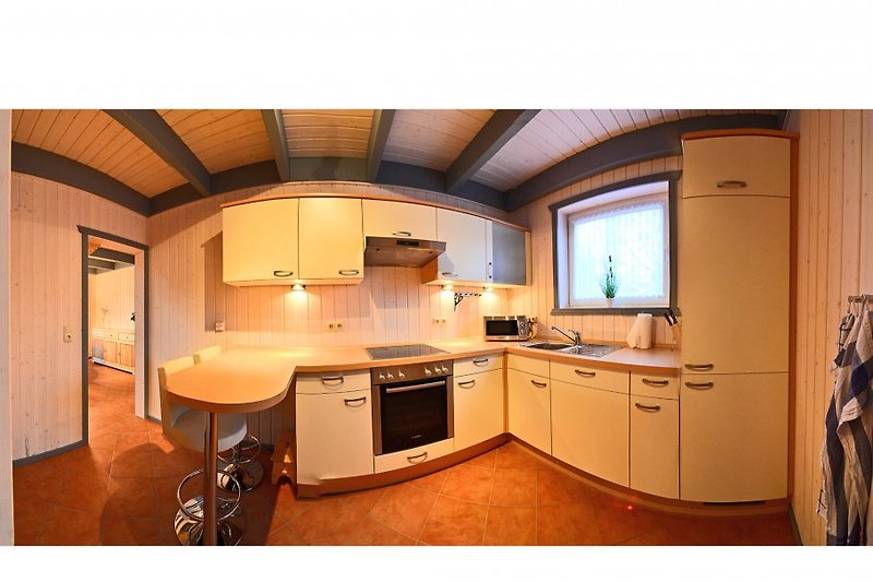 Complete keuken met vloerverwarming, oven, CERAN kookplaat, vaatwasser, koelkast / vriezer Combi