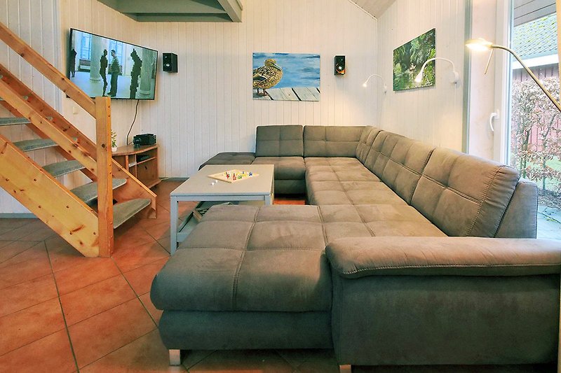 Wohnzimmer, TV und Couch