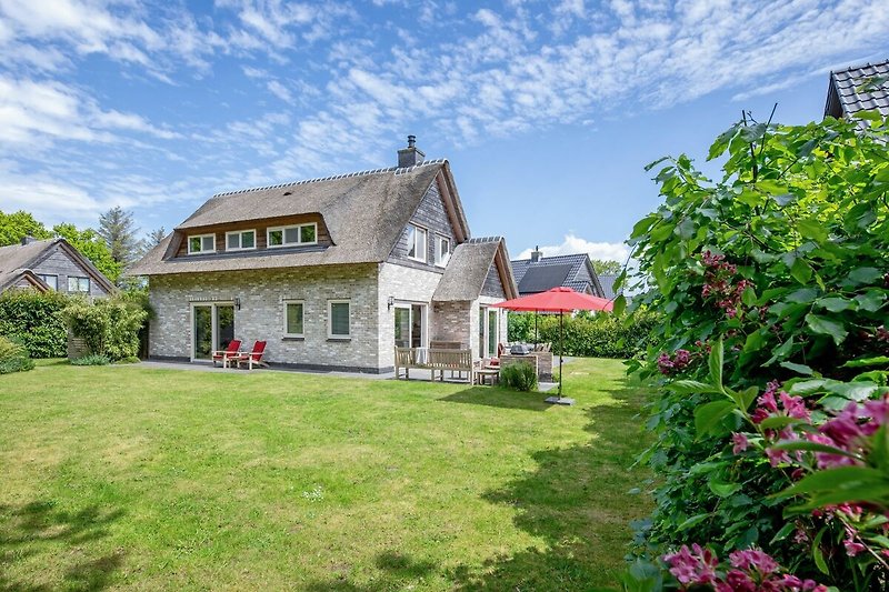 Charmantes Landhaus mit großen Garten.