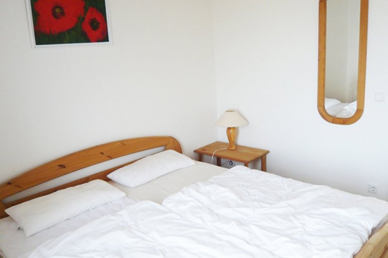 There are 2 bedrooms: 1 x with a double bed and 1 x with 2 single beds.