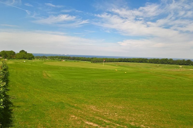 Golfplatz mit Blick zum Kap Arkona