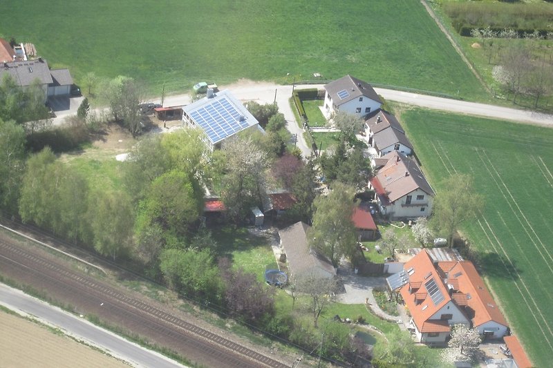 Das "Solardach" und der Garten davor ist unser Anwesen
