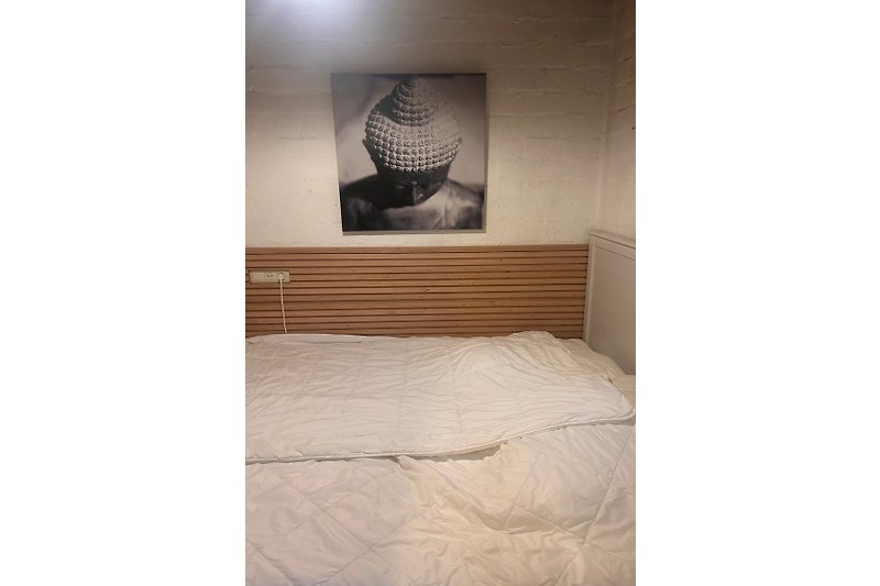 Schlafzimmer unten Bett: 160x200cm