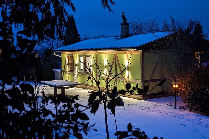 Ferienhaus mit Garten im Winter 2024