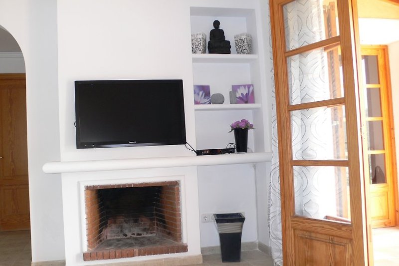 Wohnzimmer mit HDTV Flachbildschirm