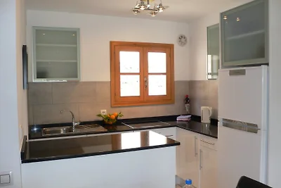 Moderne Wohnung, Pool, WiFi