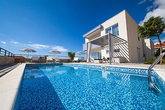 villa geminus****