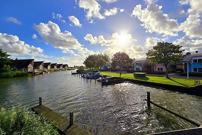 Dijkvilla met uitzicht op het water