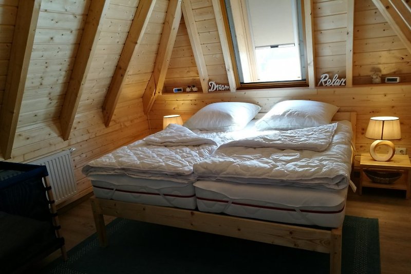 Schlafzimmer mit Doppelbett, Zustellbett möglich
