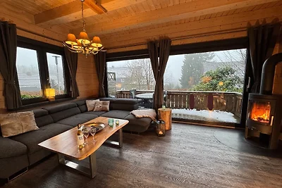 Berg-"Hütte" mit  Sauna, Kamin ..