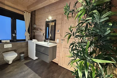 Berg-"Hütte" mit  Sauna, Kamin ..