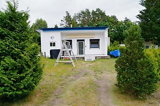 Haus am See in Canow mit Boot