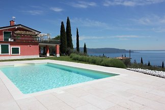 Espléndido chalet con vista al lago