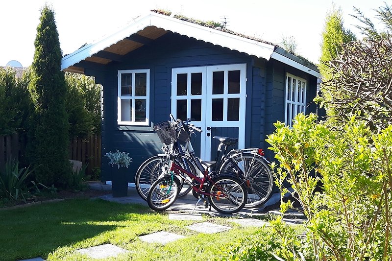 Gartenhaus mit Fahrrädern