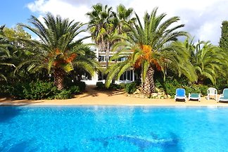 Encantadora villa con piscina para 12 P