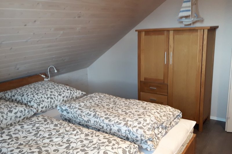 Schlazimmer mit Doppelbett