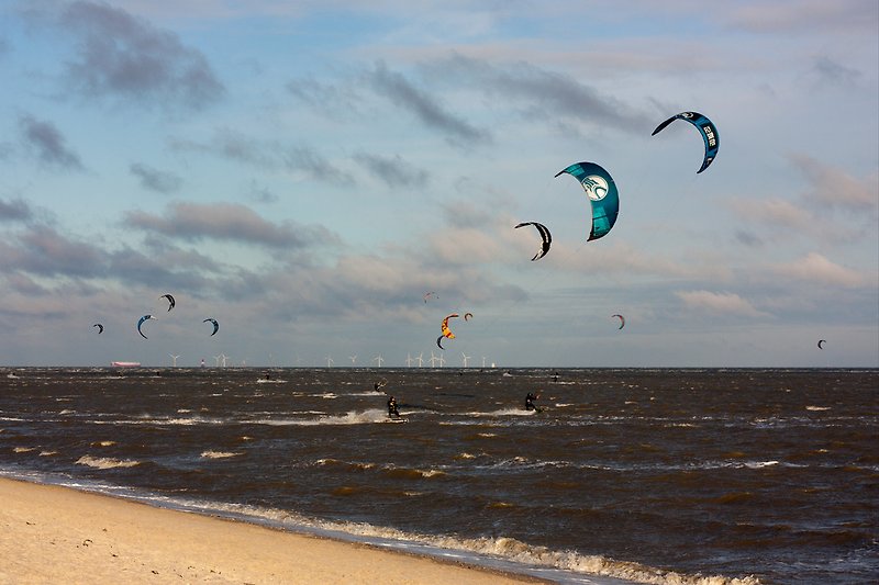 Besonders im Herbst kann man in Schillig gut Kite surfen