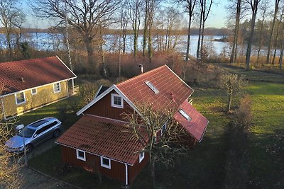 Maison suédoise au bord du lac de Krakower