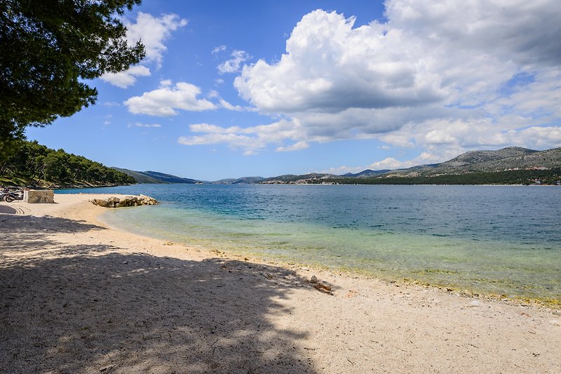 Place in general - Stari Porat beach in Okrug Donji