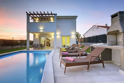 Villa  Rosemary,Pool, 3 km vom Meer