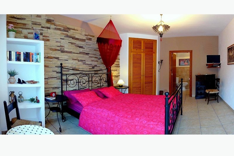 Schlafzimmer rot mit Doppelbett 160 x 200 cm