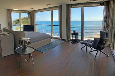 Luxus Villa mit Garage am Meer