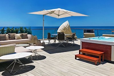 Luxus Villa mit Garage am Meer