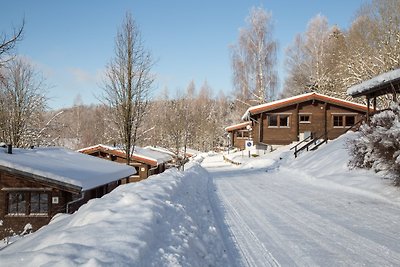 Casa de campo finlandesa en la montaña de verano