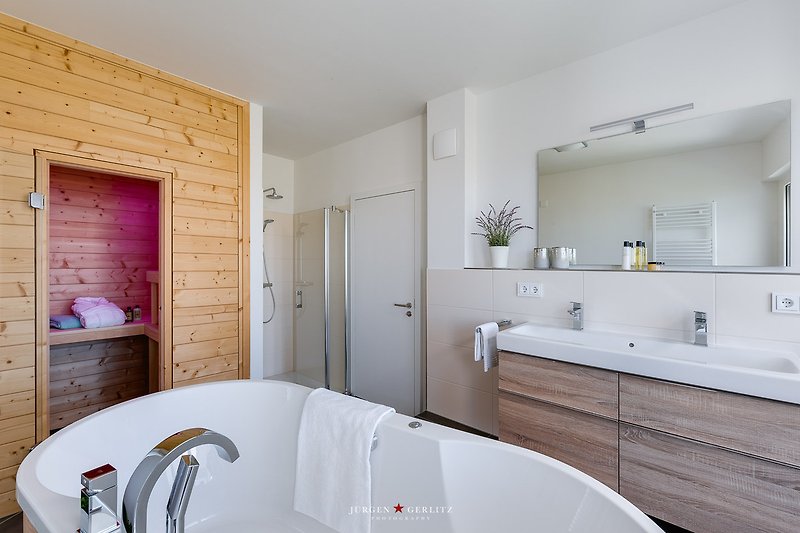 Wolke 7 - Badezimmer mit Sauna und Blick auf die Schleimündung im OG