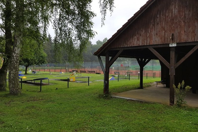Minigolf-Tennisplatz