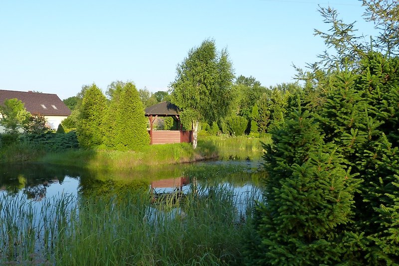 An unserem Teich oder im Gartenpavillion auf der Insel geniessen Sie den Aufenthalt in entspannter Atmosphäre.