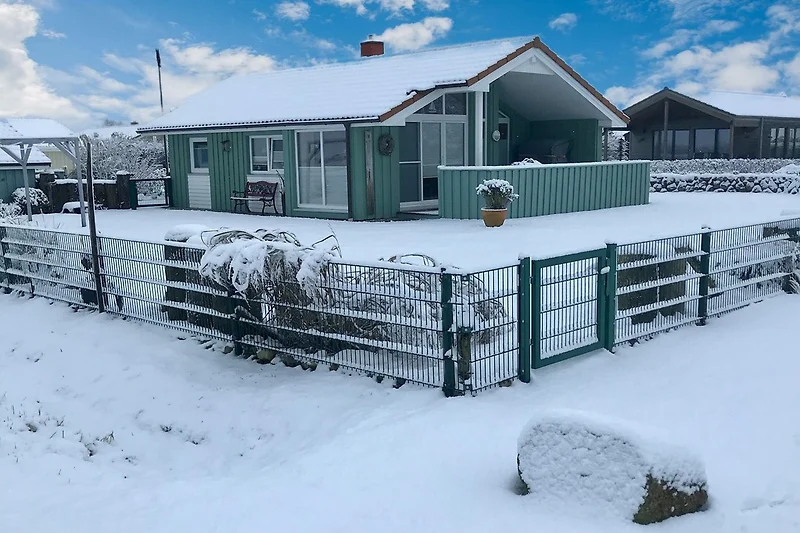 Vakantiehuis met sauna, open haard, direct aan de dijk Vakantiehuis met sauna, open haard, direct aan de dijk