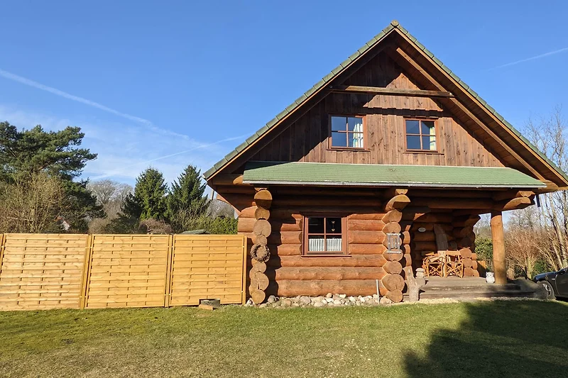 Blockhaus für 2-6 Personen, Whirlwanne, Sauna, Kamin eingez. Garten