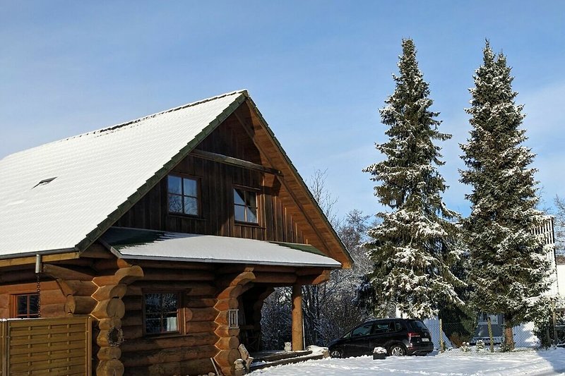 Gemütliches Blockhaus für 2-6 Personen und 3 Schlafzimmern u. Sauna in malerischer Landschaft. Winterurlaub pur!